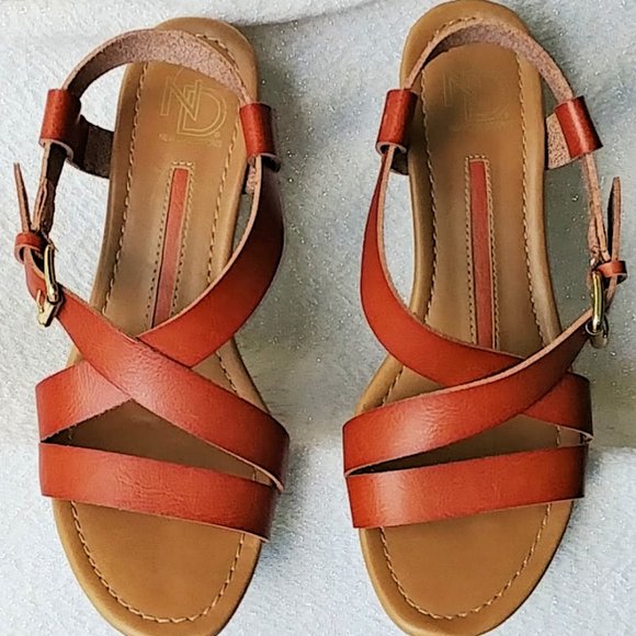 Tan wedge sandals - Picture 4 of 9